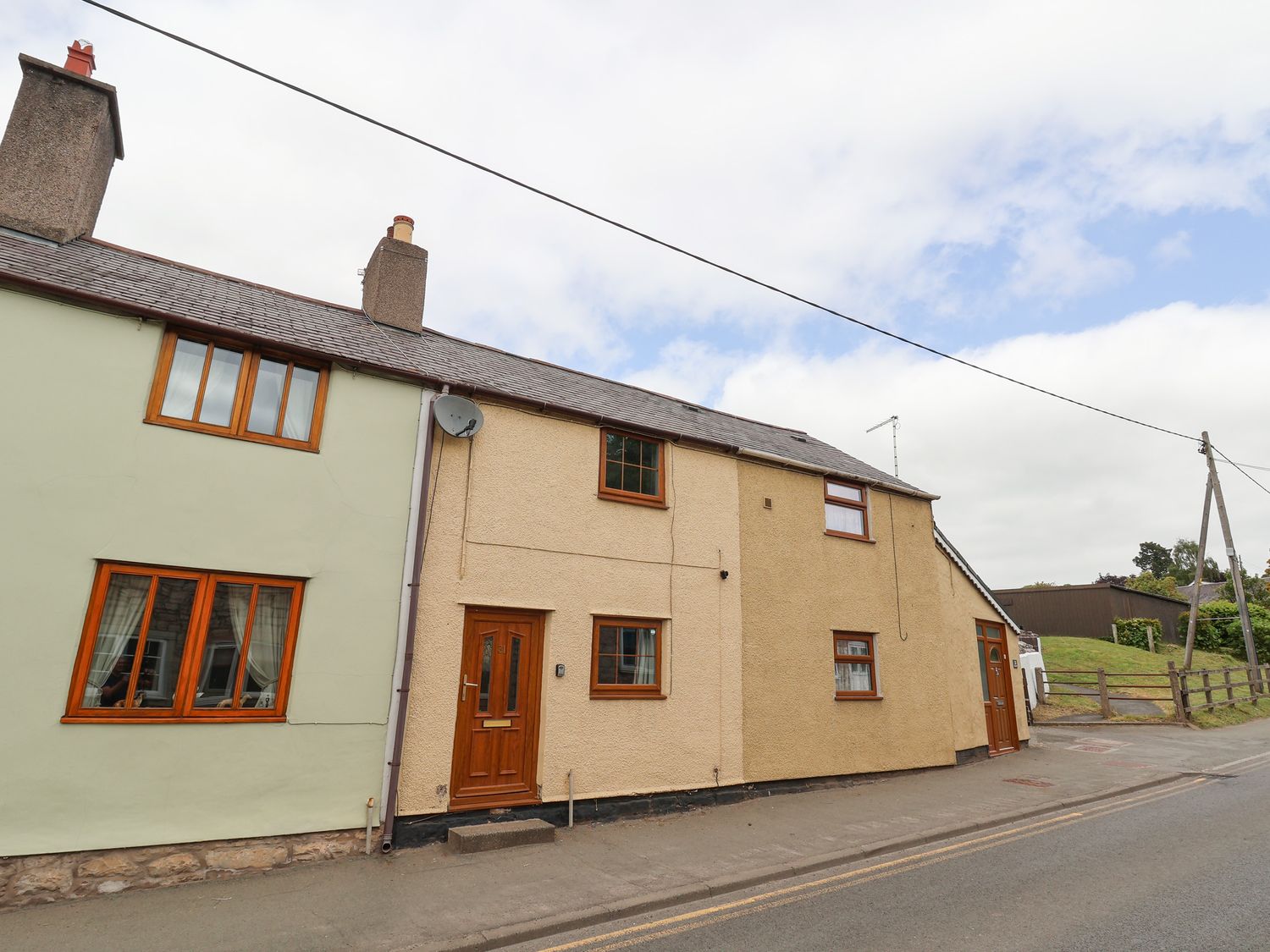 Rhos Street Retreat, Ruthin, Denbighshire. One-bedroom cottage, near AONB, amenities and attractions