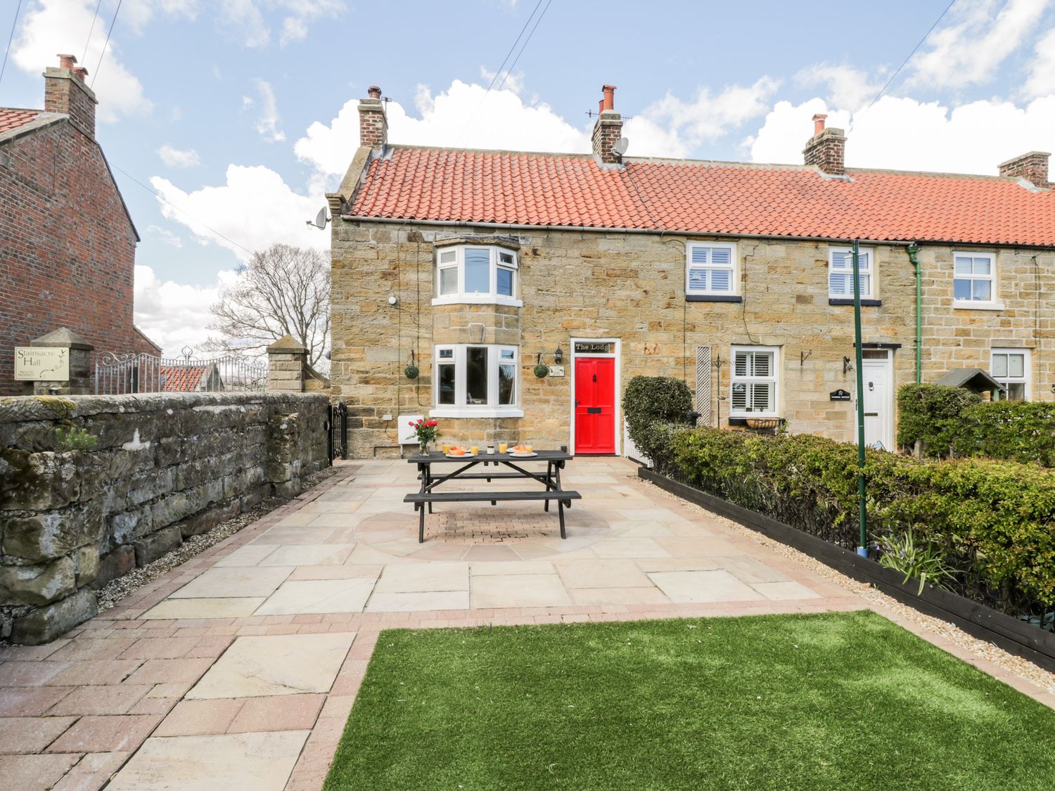 The Lodge Stainsacre near Whitby ( Ref 1062006 ) Self catering accommodation - Holiday rental near Whitby North Yorkshire