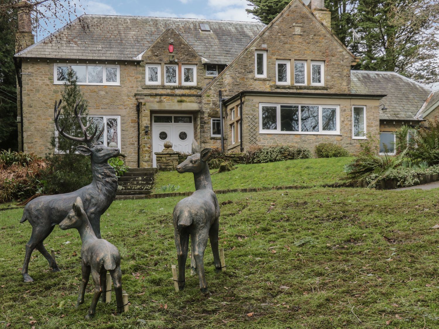 Raincliffe Manor ( Ref 1062075 ) Outskirts of Scarborough - Self catering accommodation near Scalby North Yorkshire sleeps 8