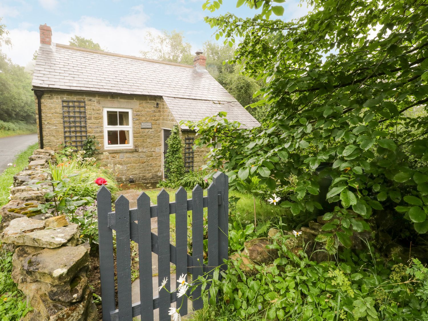 Holiday cottage. Дом Пикеринга. Пикеринг город в Англии. Pickering North York Moors. Pickering Station in Yorkshire.