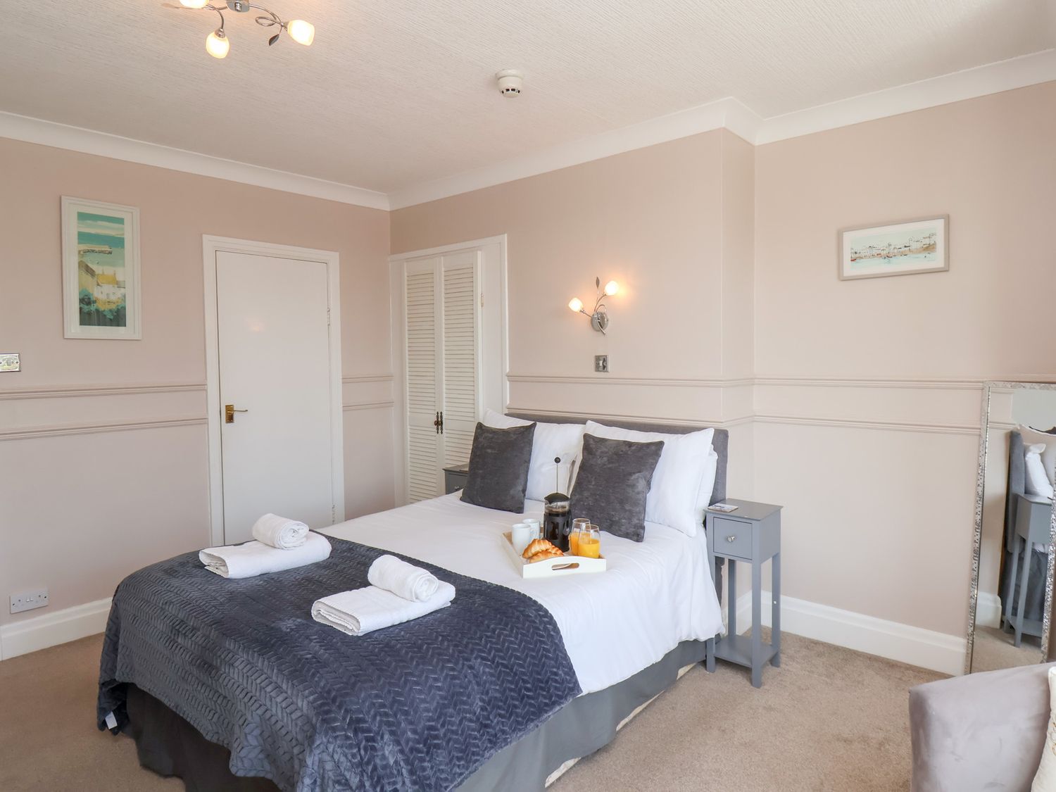 North Beach Lodge, Scarborough