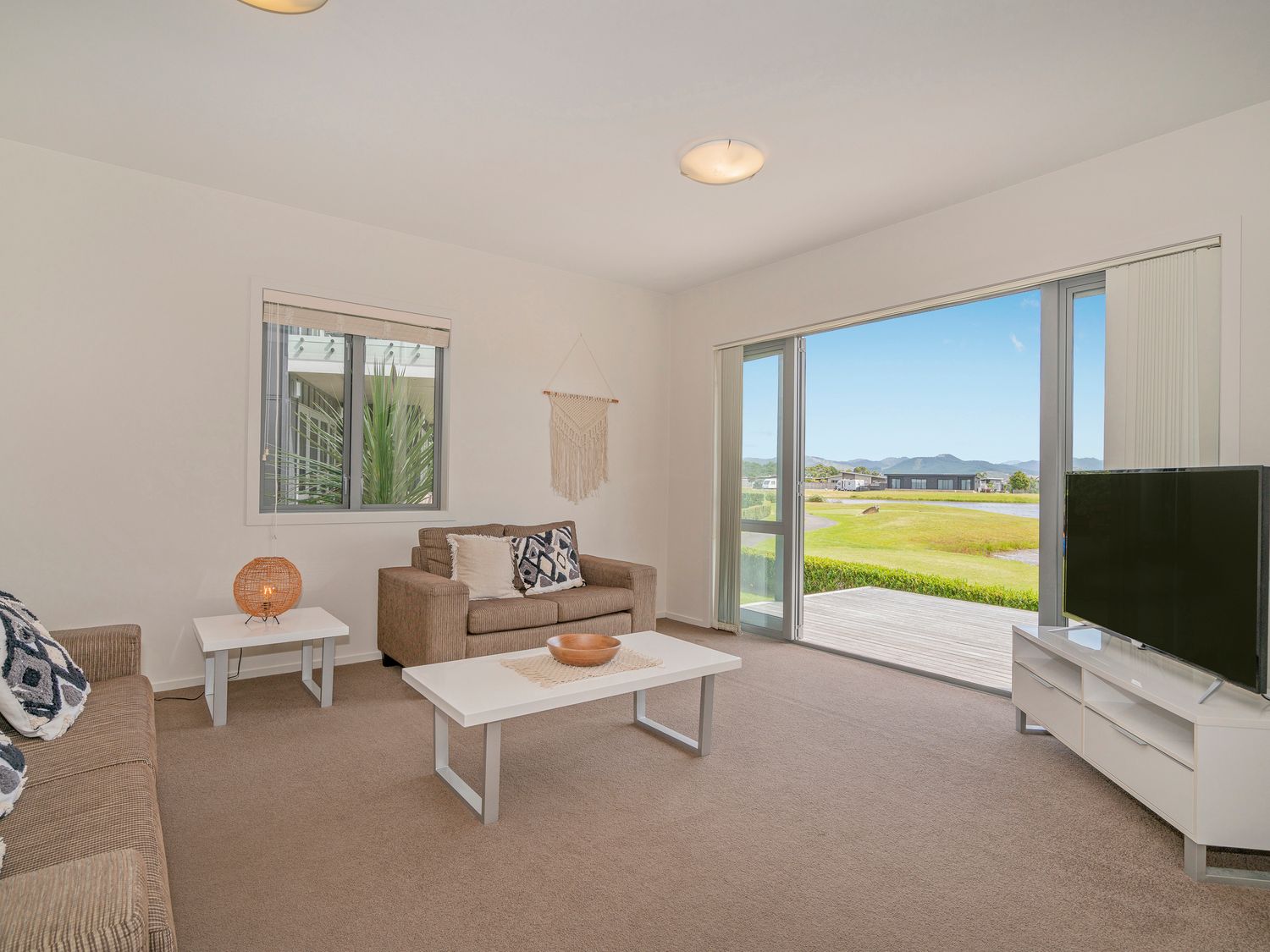 Lakeside Villa Retreat - Matarangi Downstairs Unit                     photo 2
