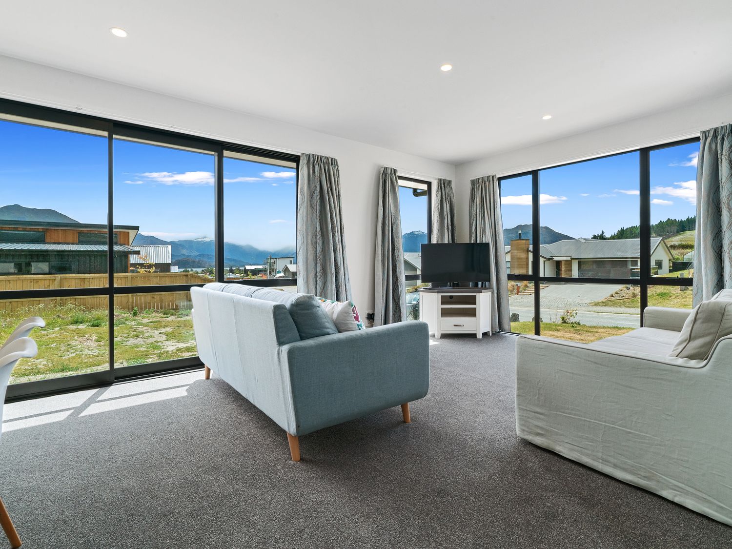 Aubrey Views - Wanaka Holiday Home                     photo 2