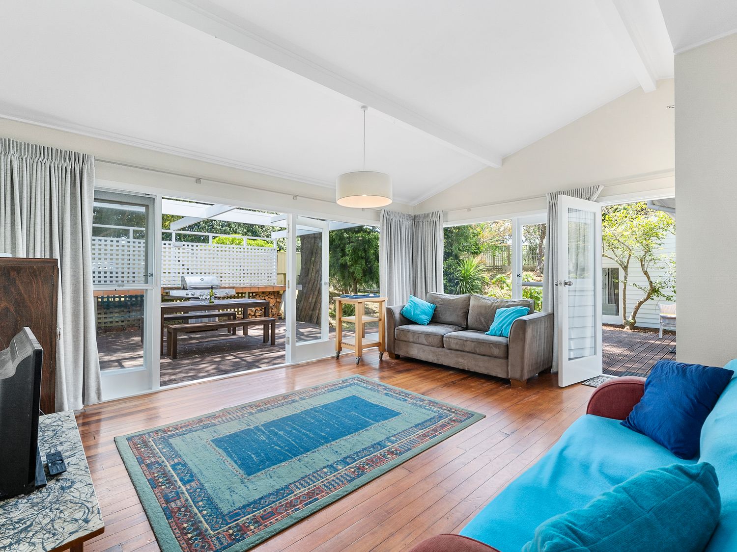 Blue Gate Cottage - Waikanae Beach Holiday Home                     photo 2