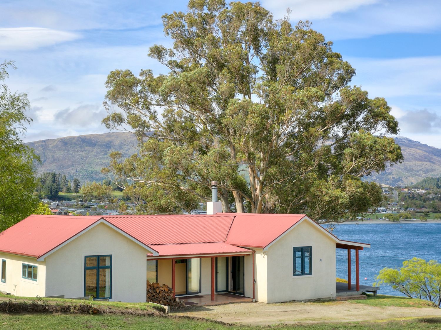 The Lakefront Gem - Wanaka Holiday Home -  - 1064050 - photo 1