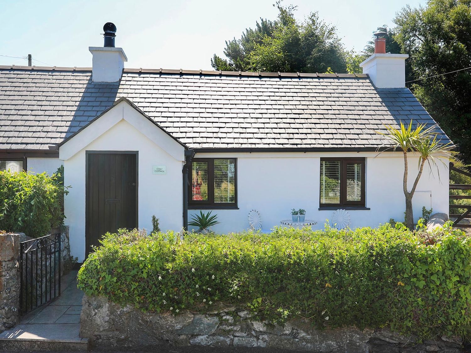 Cosy Cottage | Menai Bridge | Hen Bentref Llandegfan | Self Catering