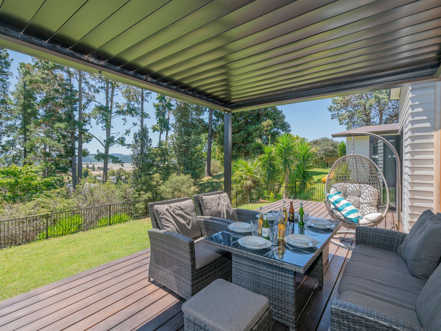 Treetop Bach - Whangamata Holiday Home                     photo 2