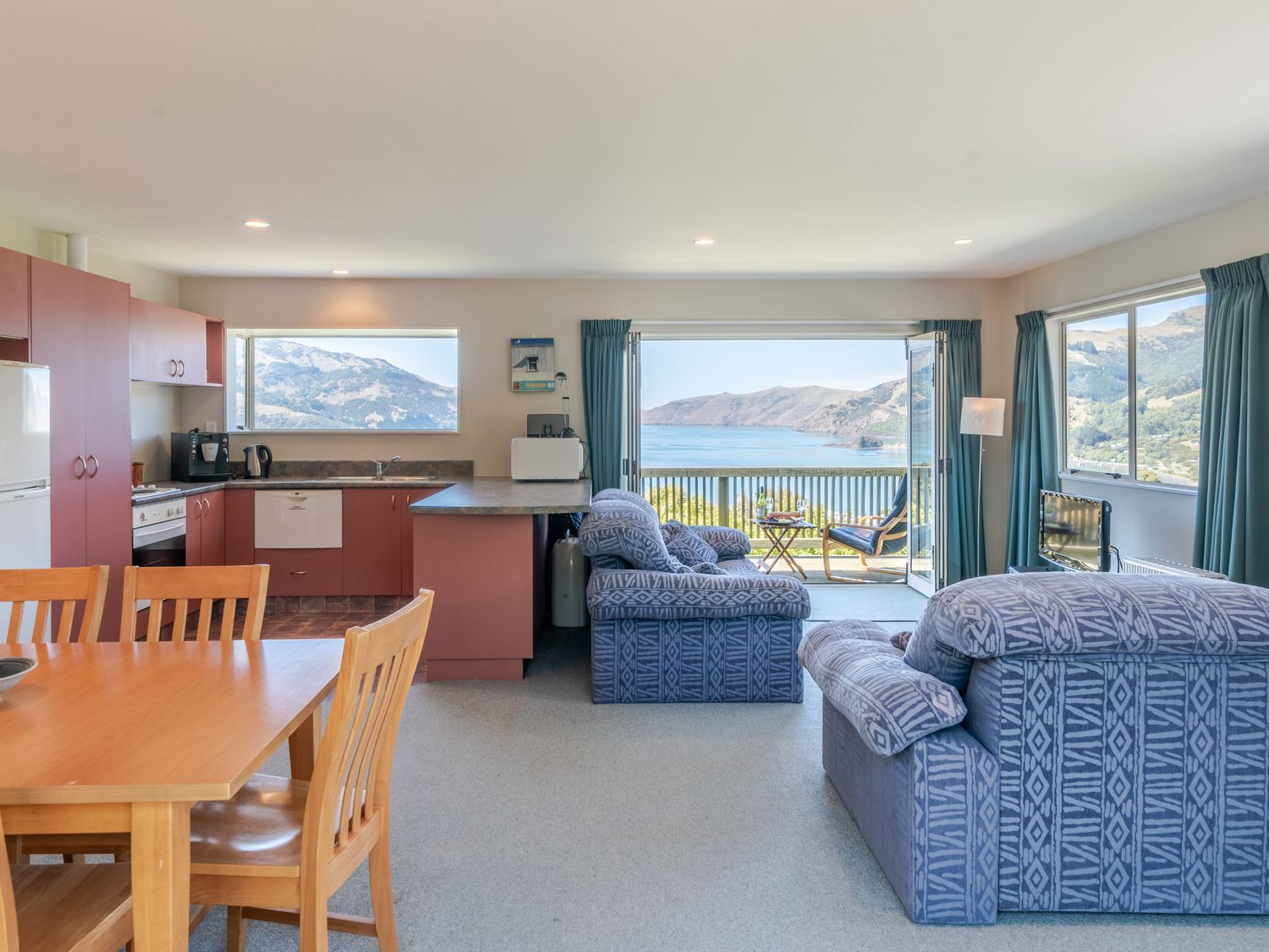 Seaview Outlook - Wainui Holiday Home                     photo 2