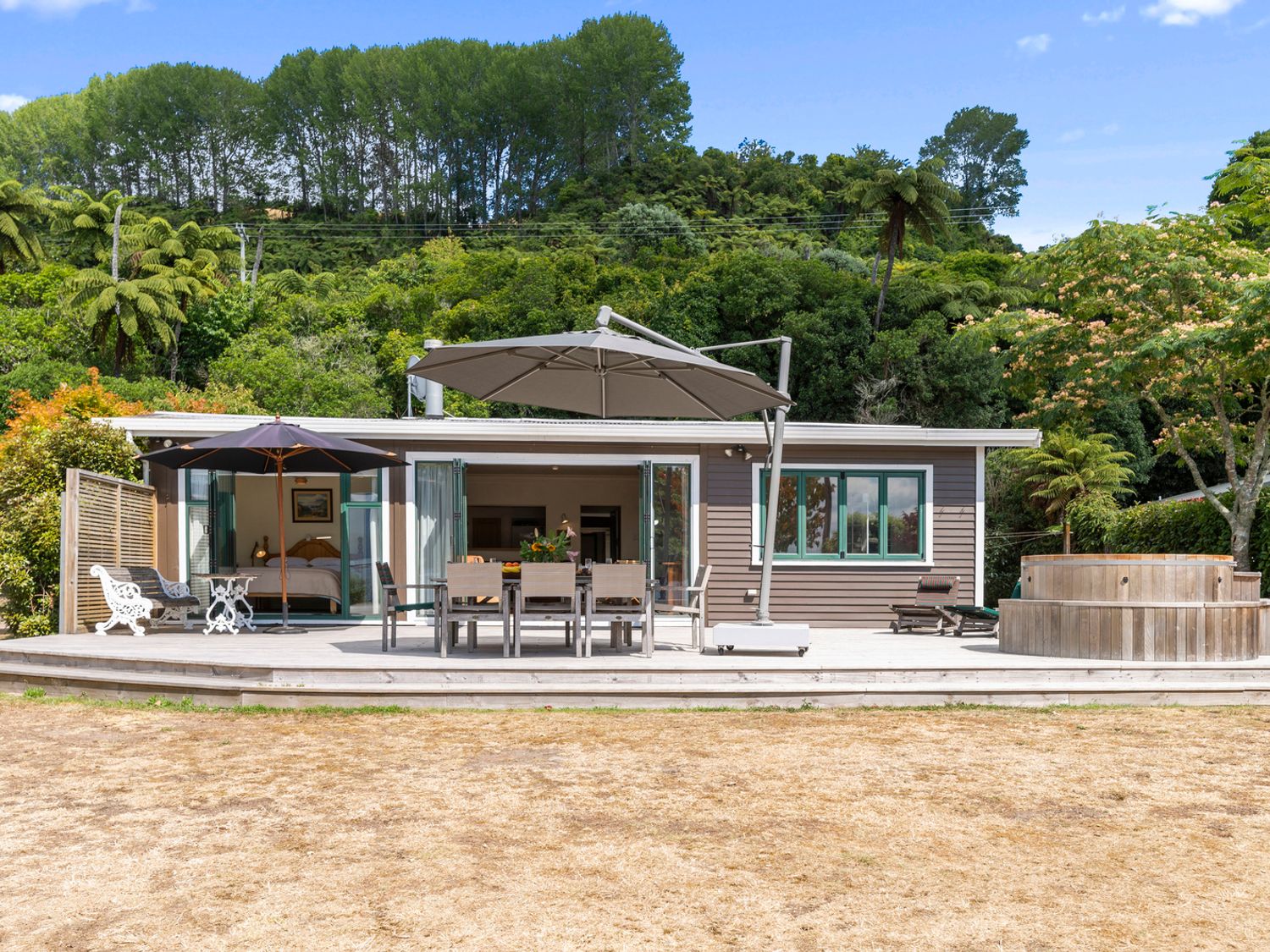 Winstone Cottage - Waterfront Lake Tarawera Home                     photo 2