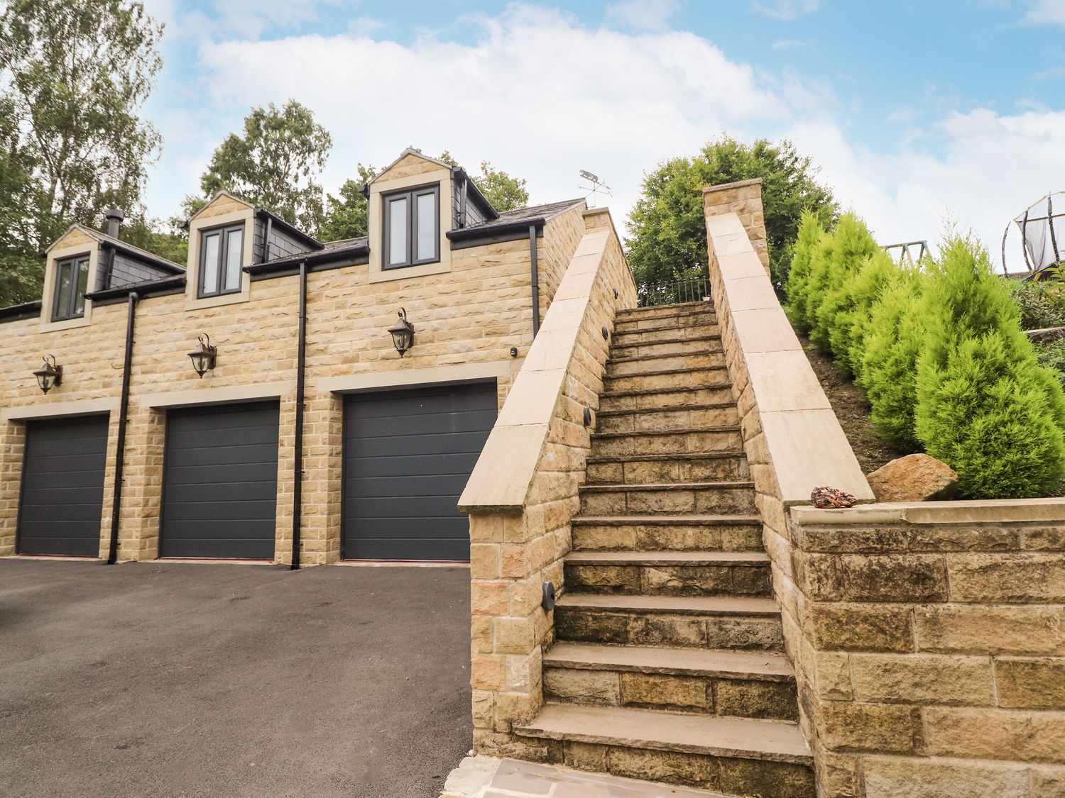 Woodlands Cononley holiday apartment near Skipton ( Ref 1067340 ) Holiday apartment in Cononley sleeps 4 - Holiday Accommodation near Yorkshire Dales