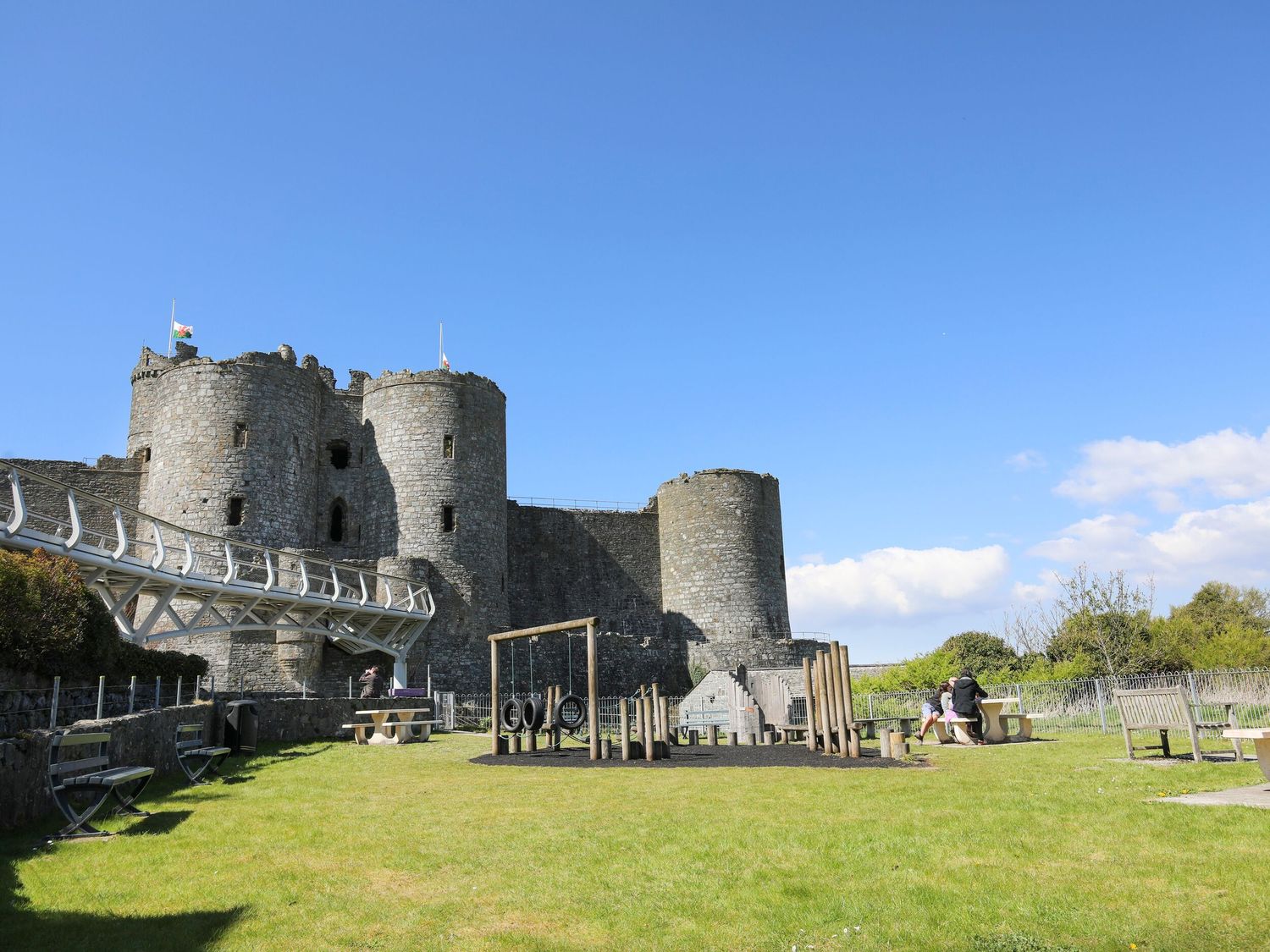 Plas Amherst, Harlech, Gwynedd. In National Park. Close to a beach. Sea views. WiFi. Near castle. TV