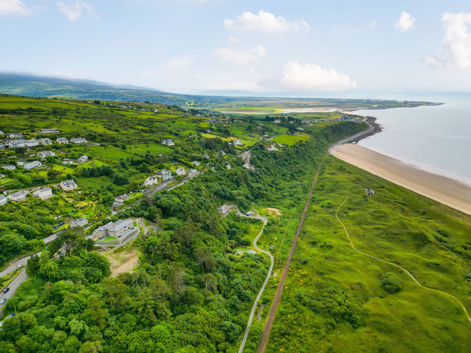 Plas Amherst, Harlech, Gwynedd. In National Park. Close to a beach. Sea views. WiFi. Near castle. TV