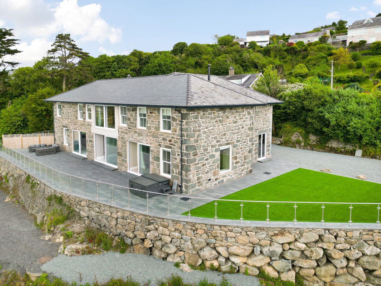 Plas Amherst, Harlech, Gwynedd. In National Park. Close to a beach. Sea views. WiFi. Near castle. TV