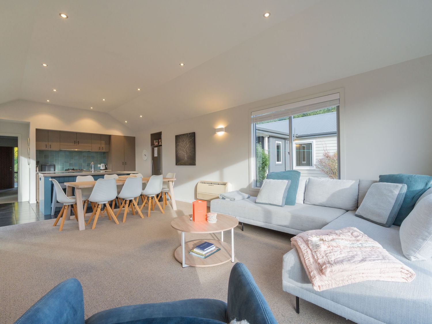 Southland Sounds - Te Anau Holiday Home                     photo 2