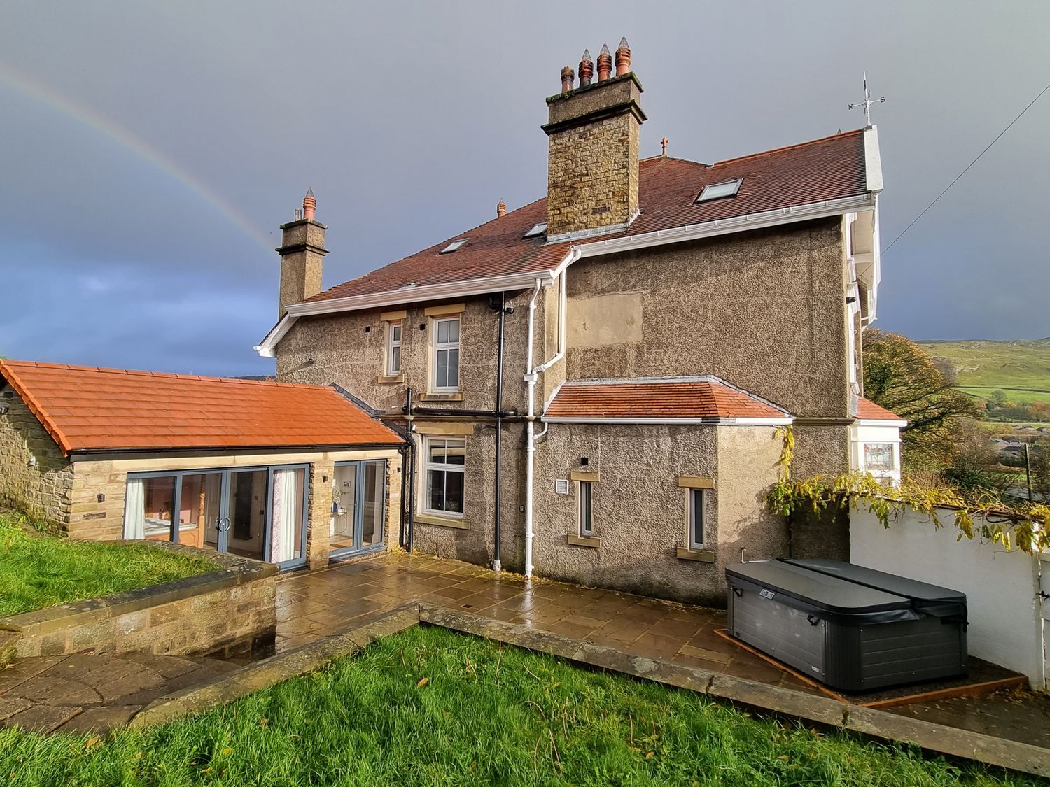 Mainsfield, near Settle, North Yorkshire. Luxury, eight bedroom property set over three floors. WiFi