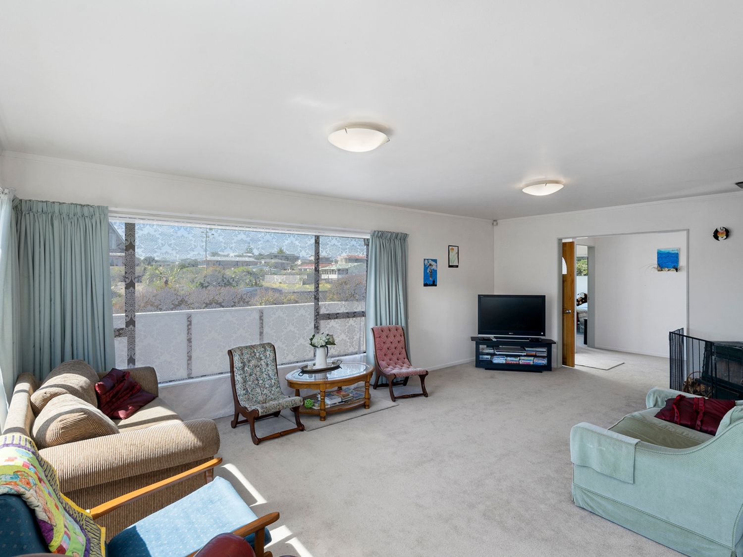 Hit The Beach - Waitarere Beach Holiday Home                     photo 2