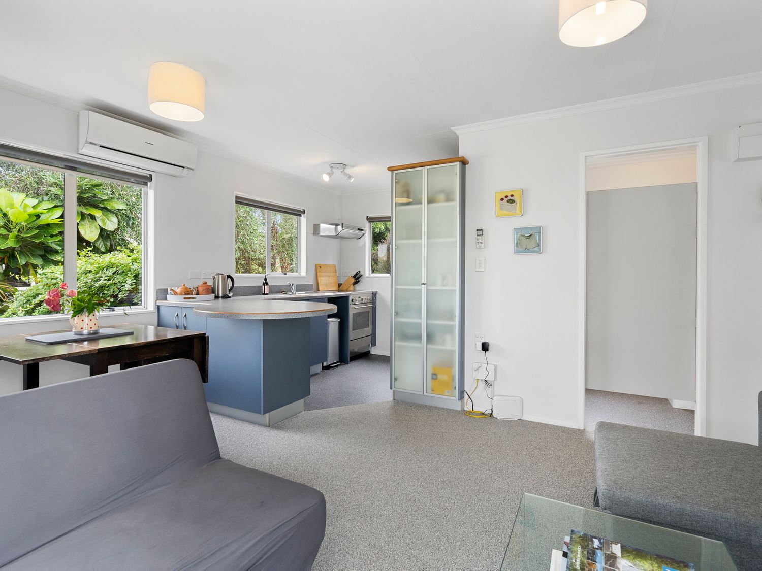 The Wee Blue Bach - Waikanae Beach Holiday Home                     photo 2