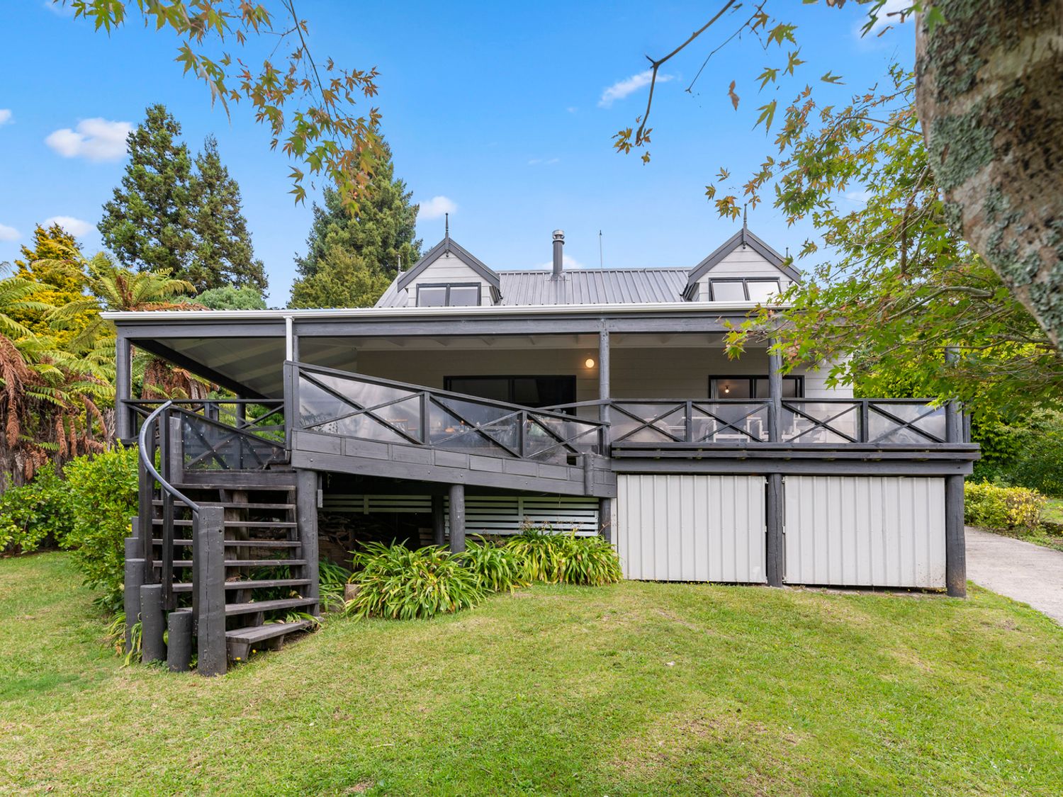 Splendour on Spencer - Lake Tarawera Holiday Home                     photo 36