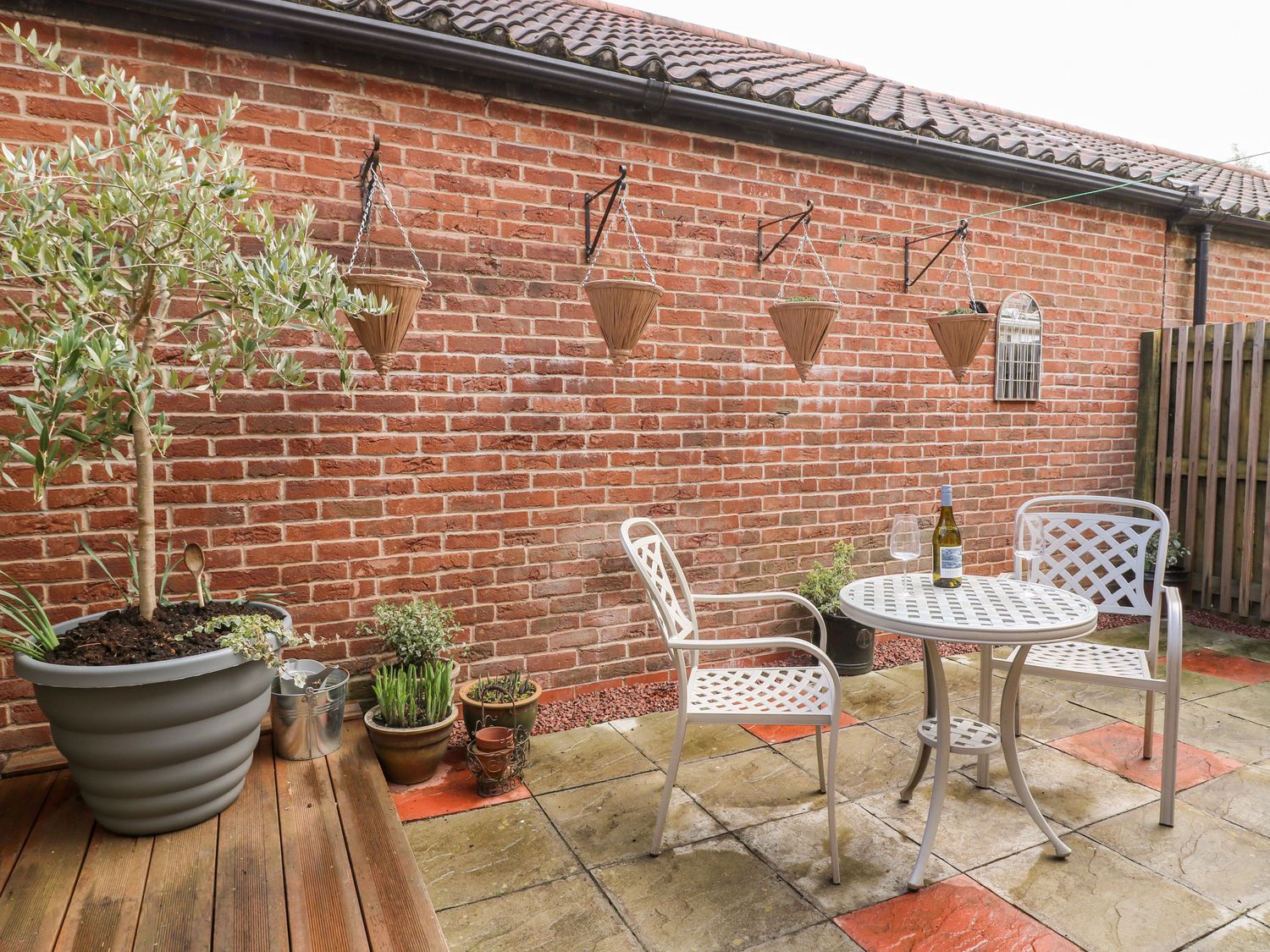 Courtyard with seating 8 Williamson Drive ( Ref 1070041 ) Ripon holiday cottage for 4 people