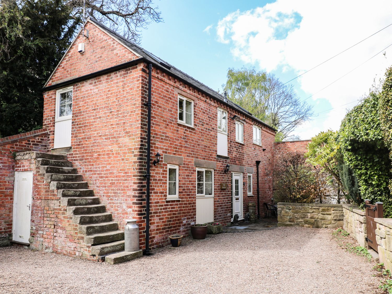 Chestnuts Barn, Holbrook, Derbyshire Holiday Cottage Bird Spot