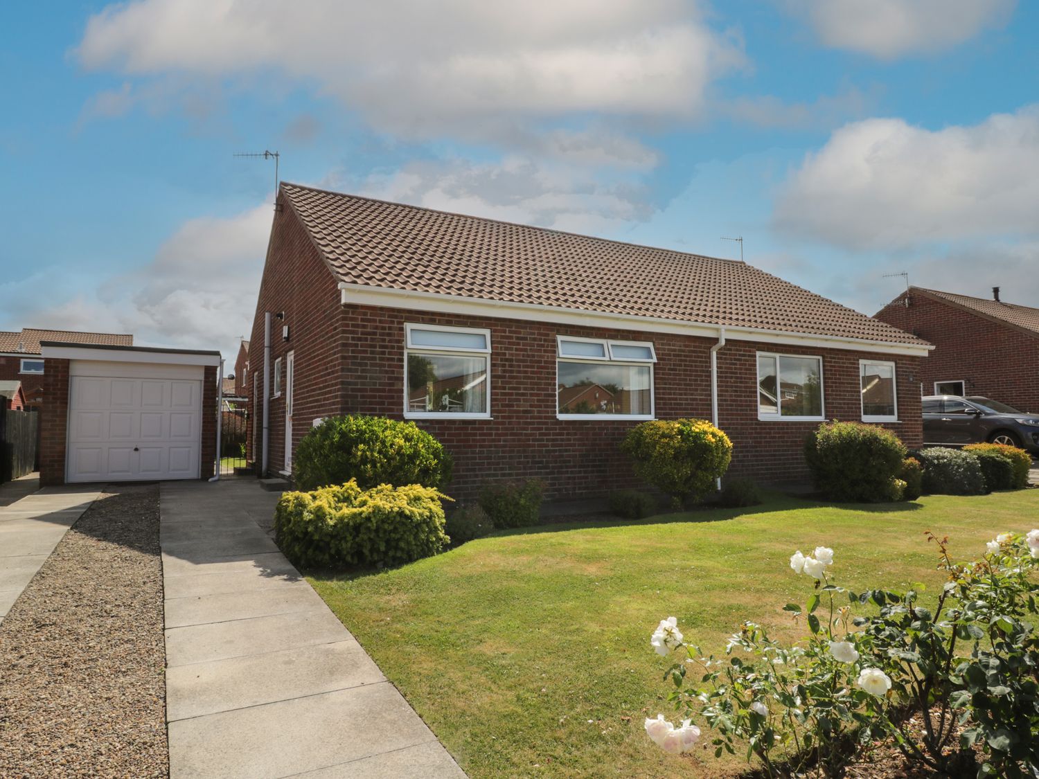 Rose Bungalow Whitby ( Ref 1073740 ) Rent Whitby self catering accommodation - Holiday property sleeps 4 people - Whitby holiday home