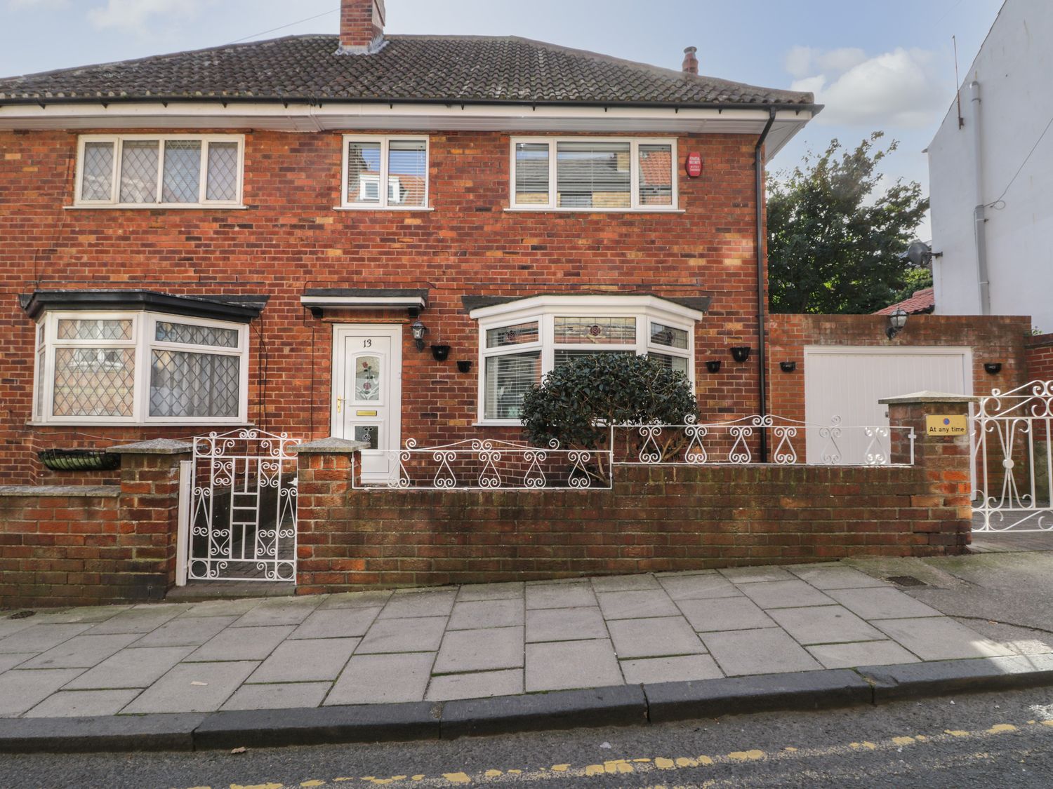 Sally's Berth Scarborough ( Ref 1076678 ) Rent self catering accommodation in Scarborough North Yorkshire sleeps 5