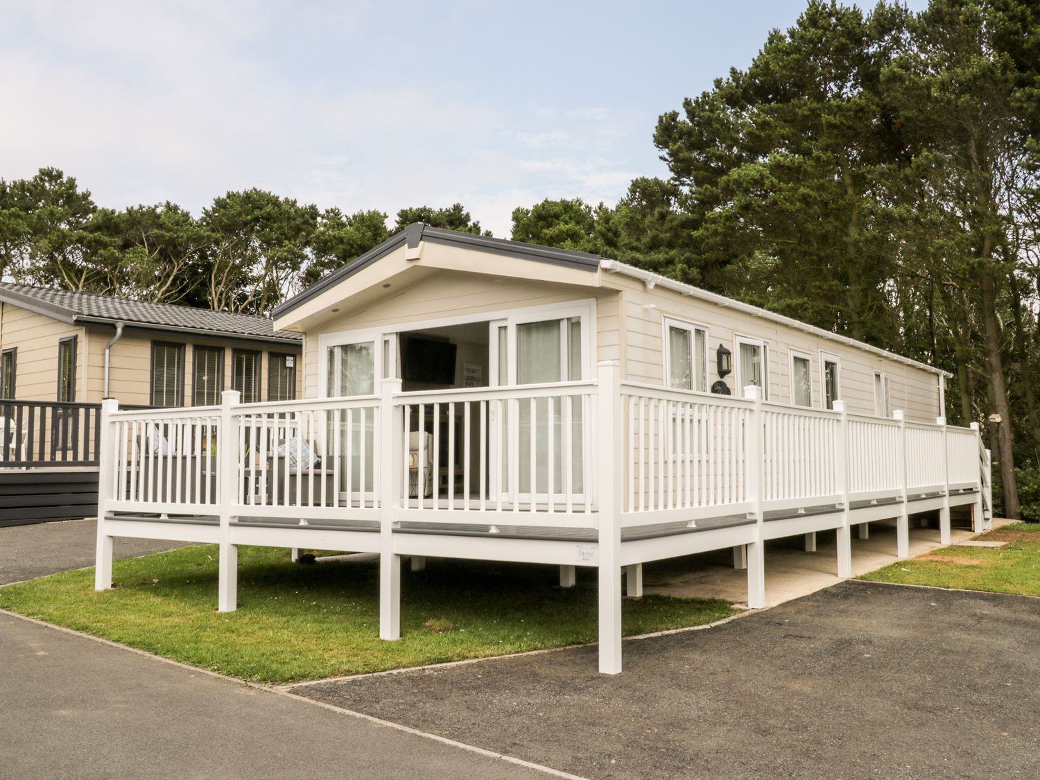 The Rodley Pines at Cayton Bay Holiday Park ( Ref 1076839 ) Holiday lodge near Scarborough sleeps 6 guests