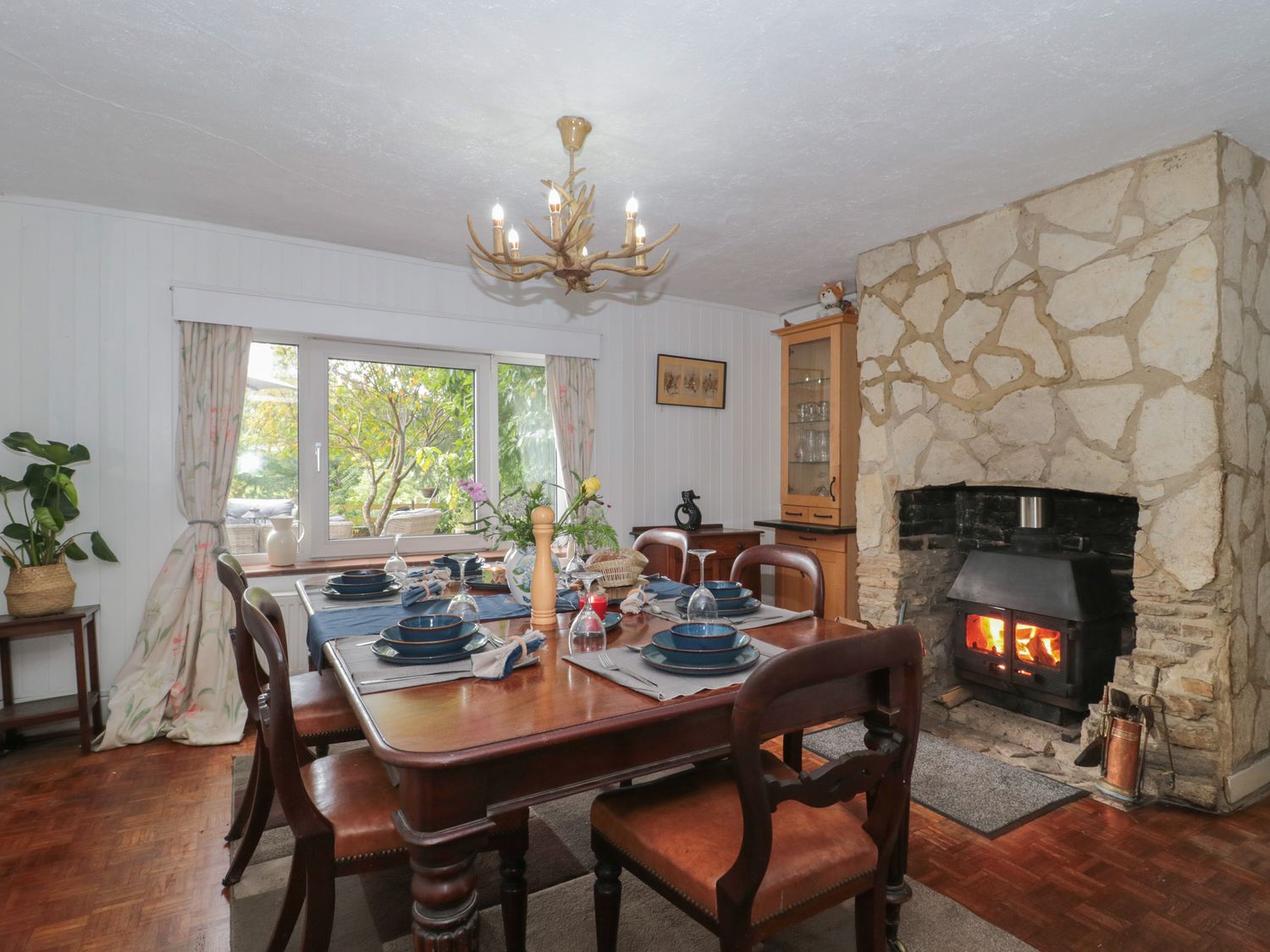 Brook Farm, rests near Ringwood, Hampshire. Four-bedroom home set rurally. Woodburning stove. Large.