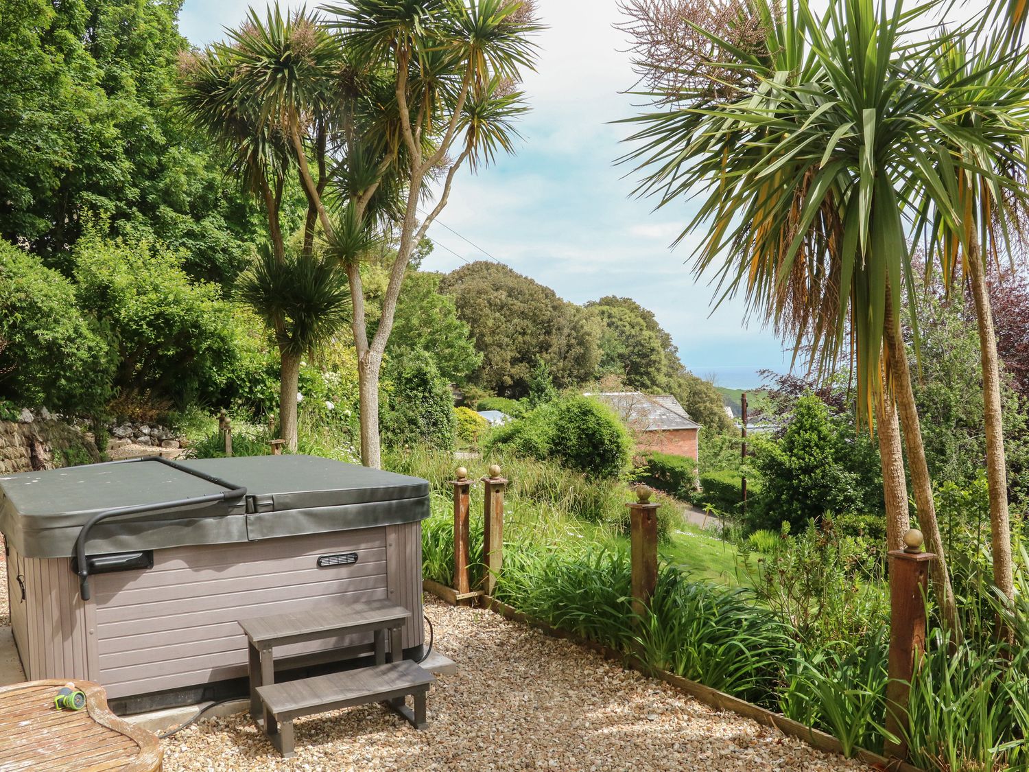 Westwell Hall, Ilfracombe - Devon - England : Hot Tub Getaways, Hot Tub  Cottages, Hot Tub Lodges and Log Cabins in the UK