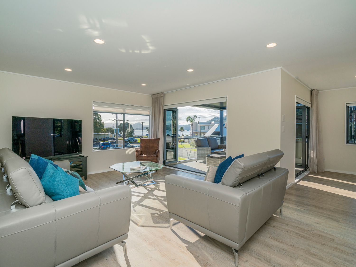 Harbour View - Whangamata Holiday Home                     photo 2