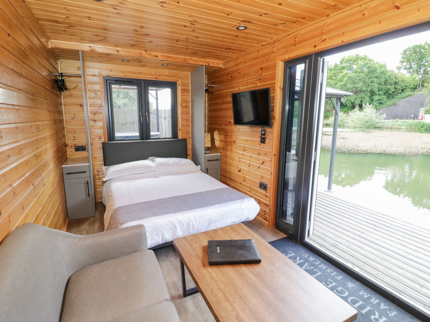 Oak Lodge, Chacombe