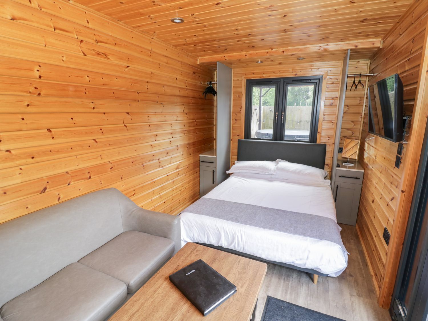 Oak Lodge, Chacombe