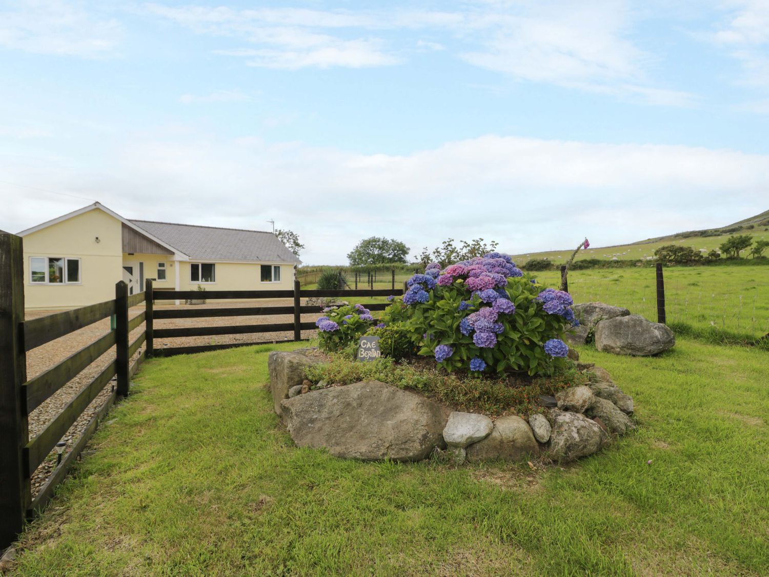 Cae Berllan, Pwllheli
