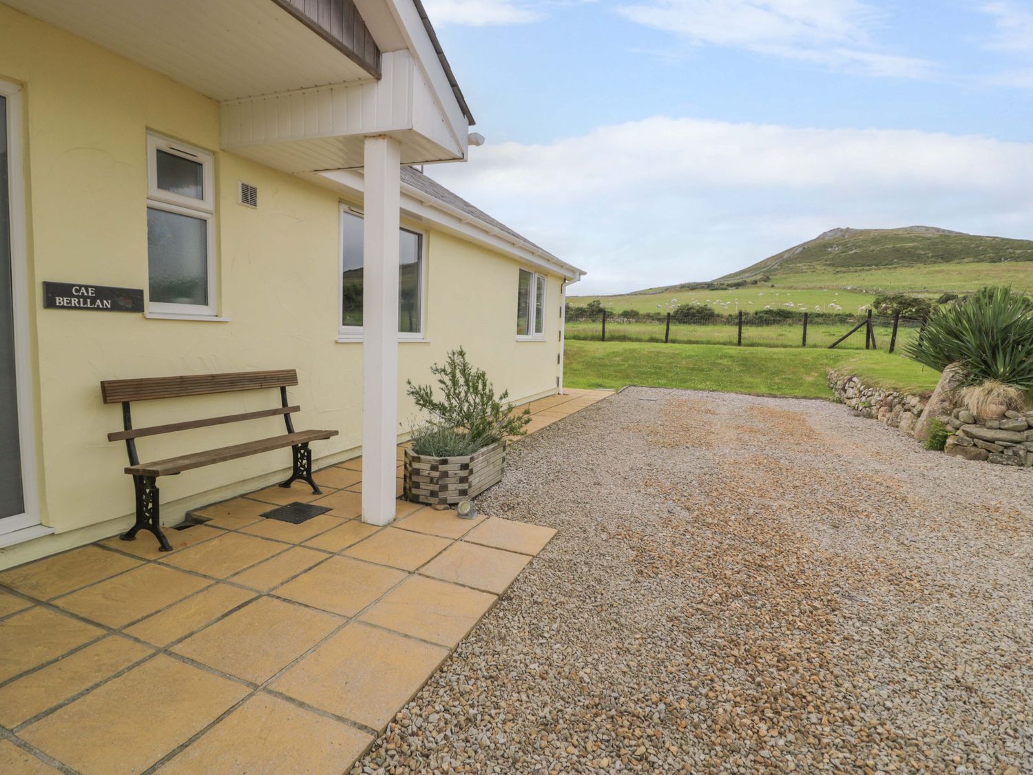 Cae Berllan, Pwllheli