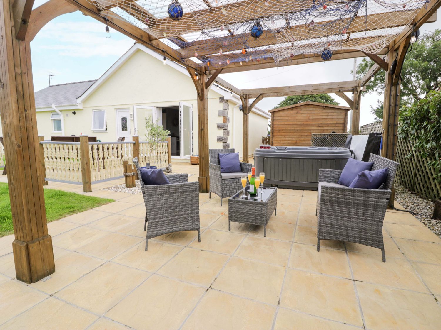 Cae Berllan, Pwllheli