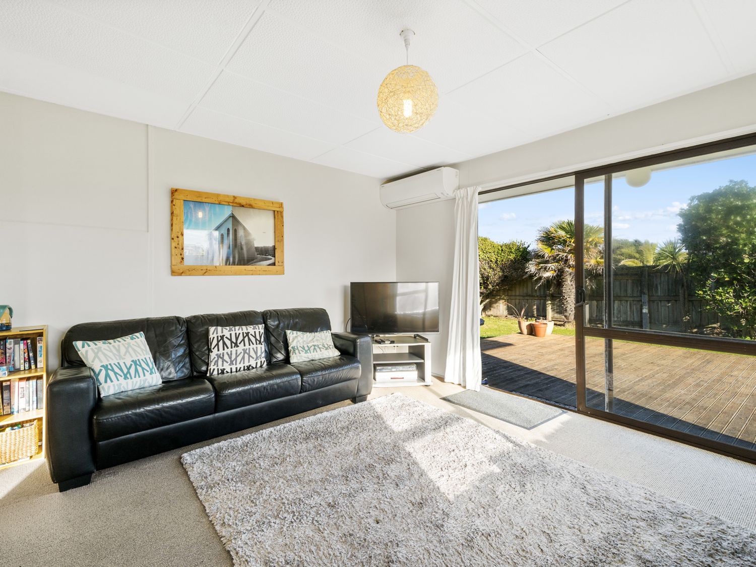 Babbacombe Bach - Otaki Beach Holiday Home                     photo 2