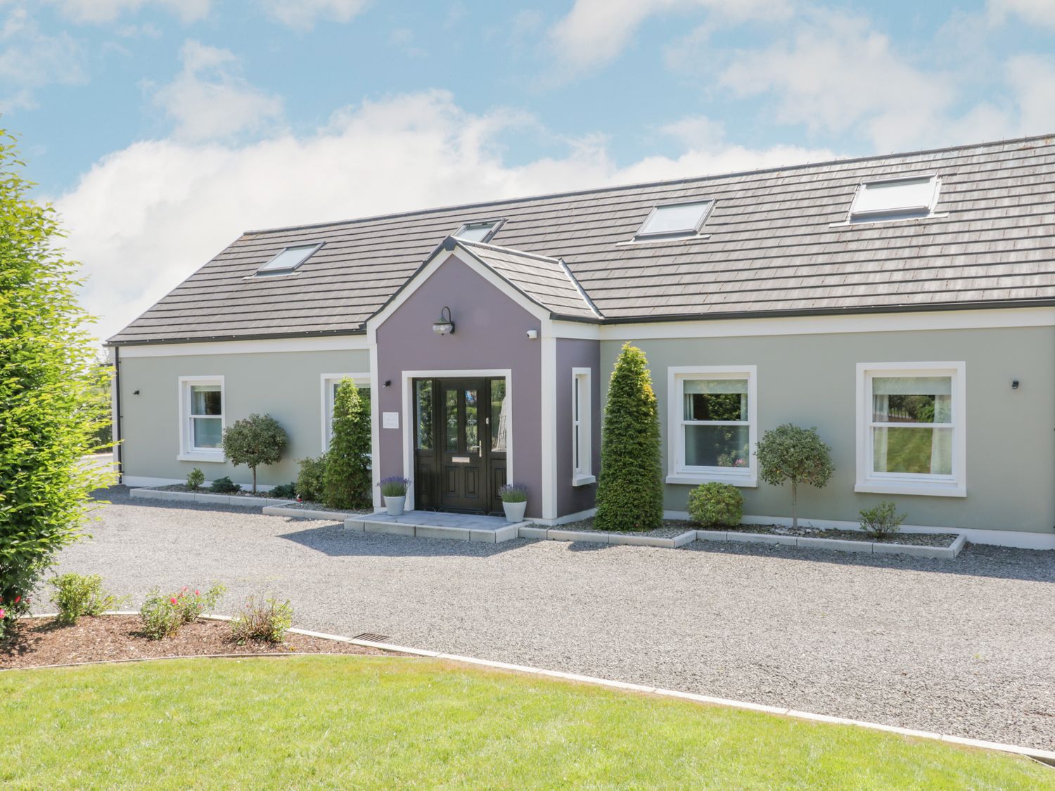 Arvalee Retreat is near Omagh, Northern Ireland. Open-plan. Hot tub. Enclosed garden. WiFi. Parking.