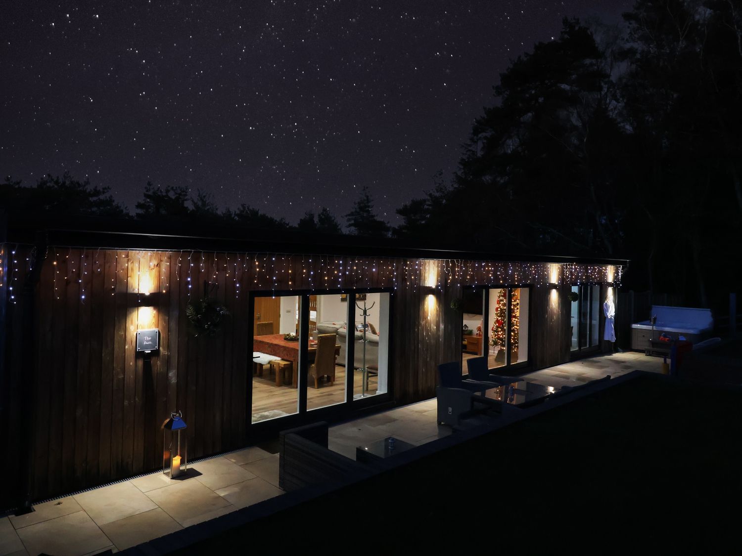 The Barn, Lytchett Matravers, Dorset. Near an AONB. Off-road parking. Single-storey. En-suites. 4bed