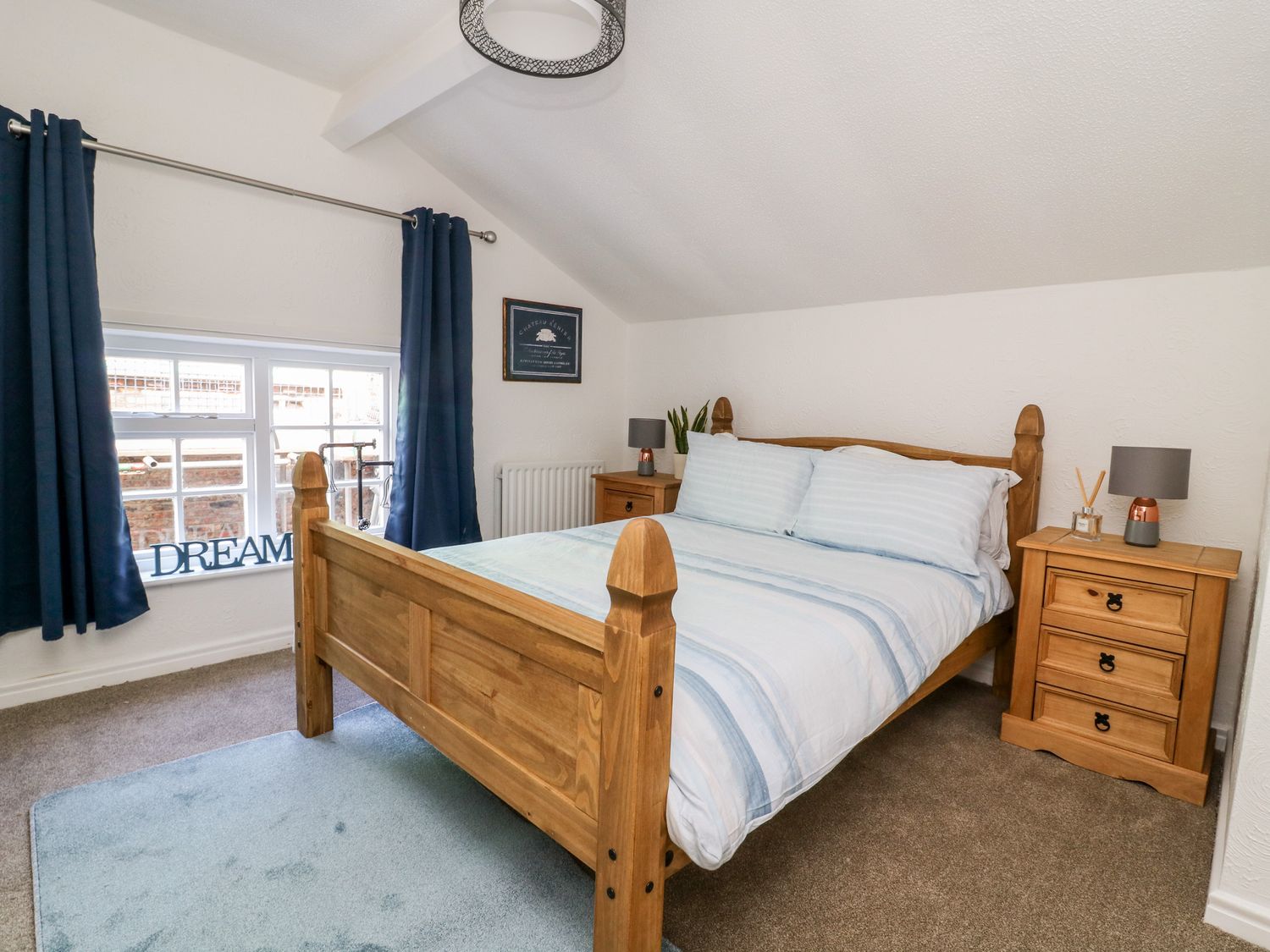 Bedroom Book Ickle Pickle Cottage Thirsk ( Ref 1085726 ) Holiday cottage in Thirsk North Yorkshire for 2 people