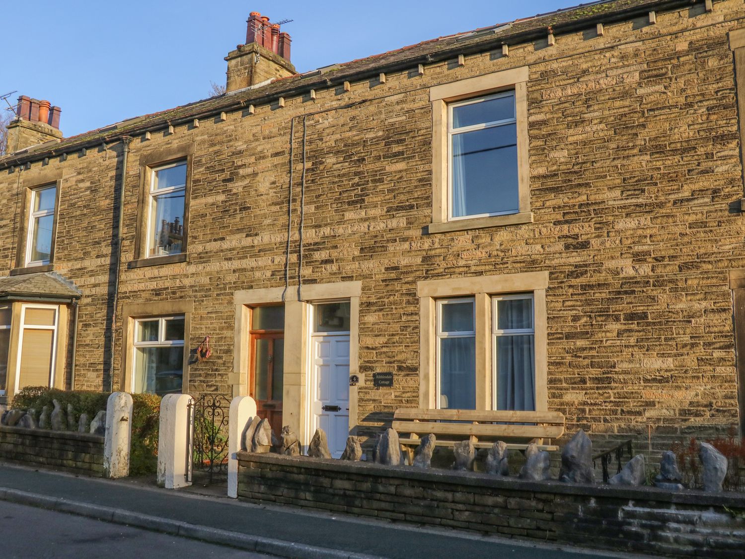 Ribblesdale Cottage Settle ( Ref 1086634 ) Holiday Accommodation in Settle in Yorkshire Dales Three Bedrooms Sleeps 7 Guests