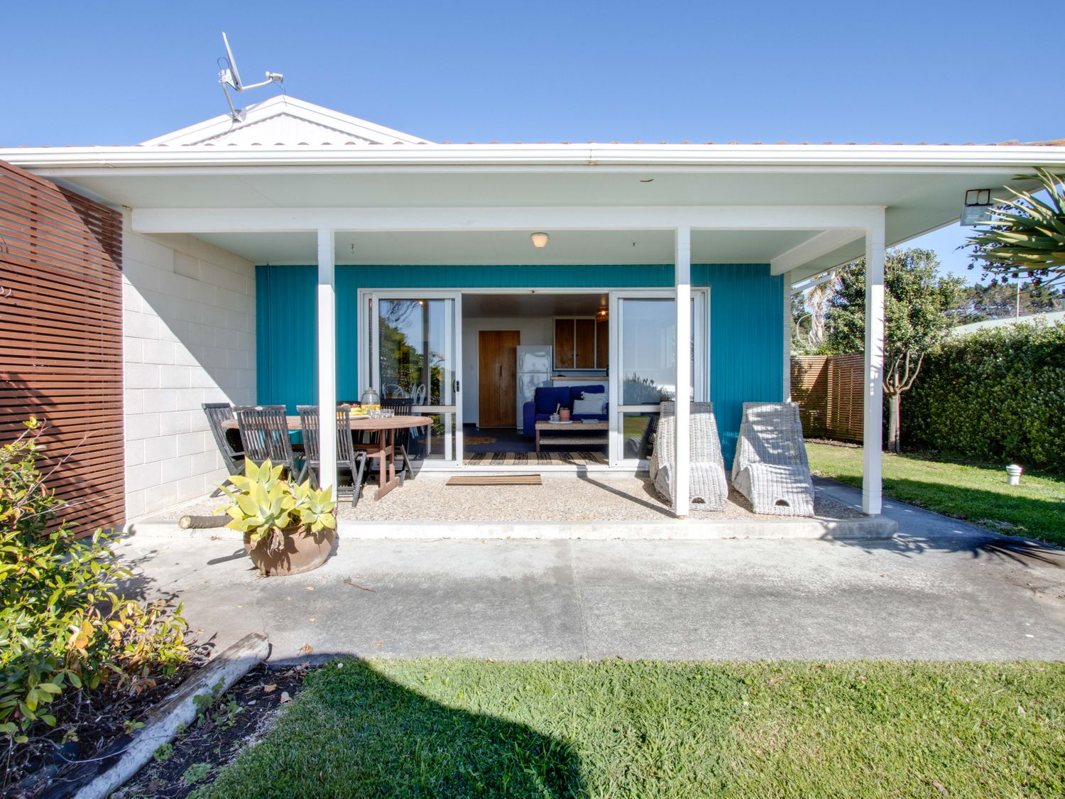 Absolute Beachfront - Waimarama Holiday Home                     photo 2