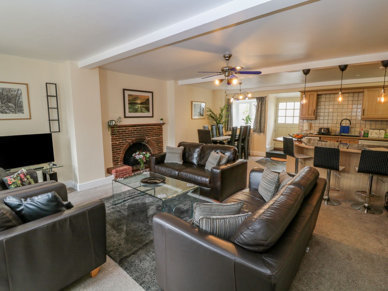 Harbour Lodge, Teignmouth Devon England Hot Tub Getaways, Hot Tub