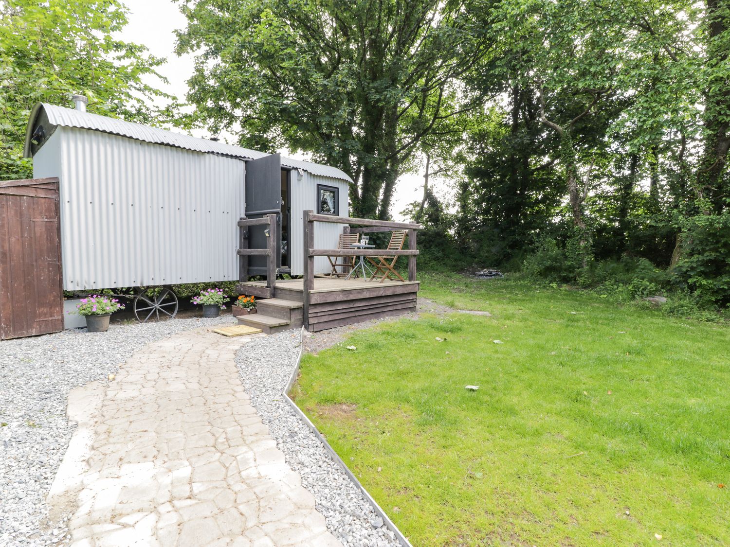 The Shepherds Hut, Chwilog