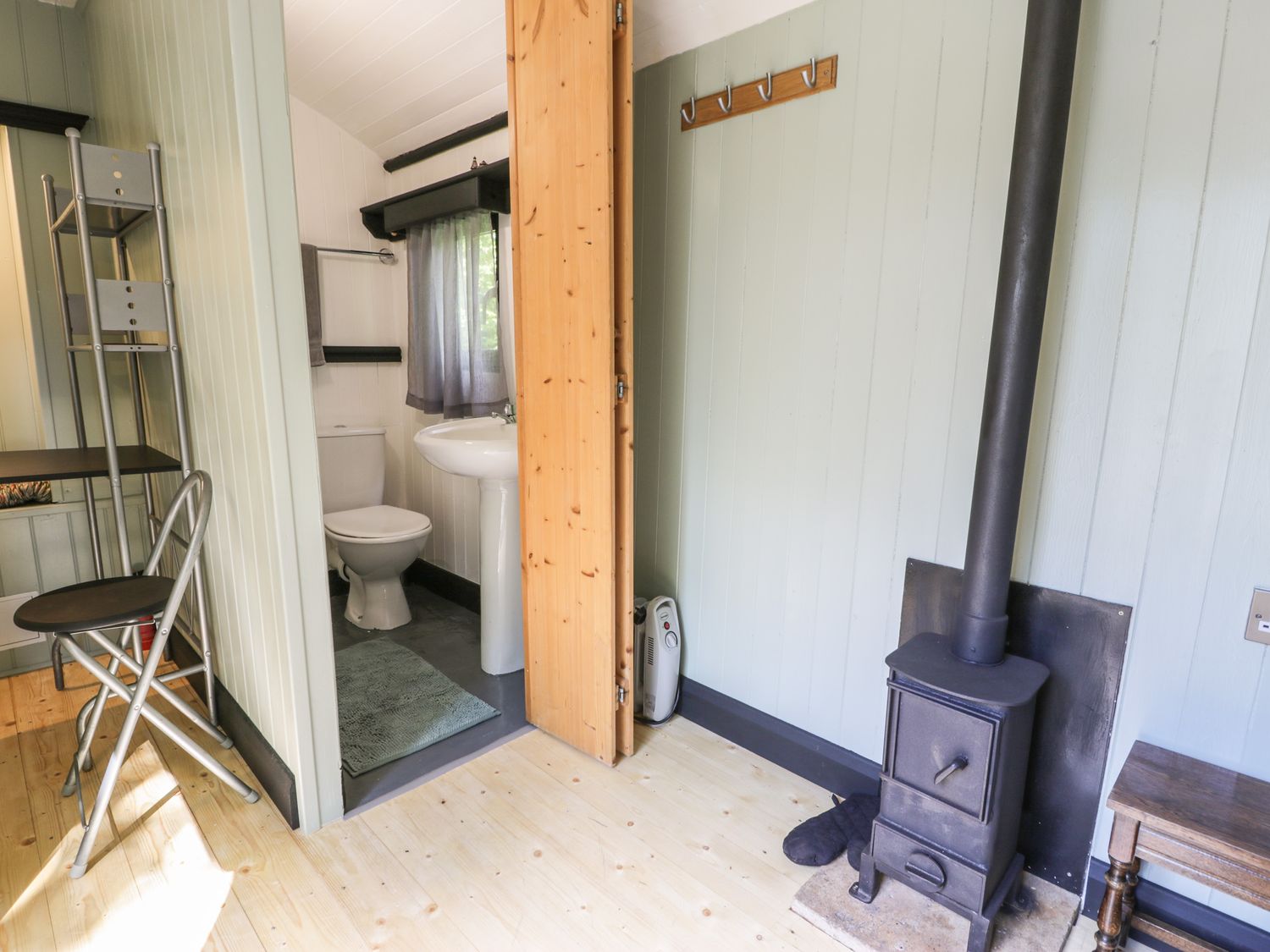 The Shepherds Hut, Chwilog