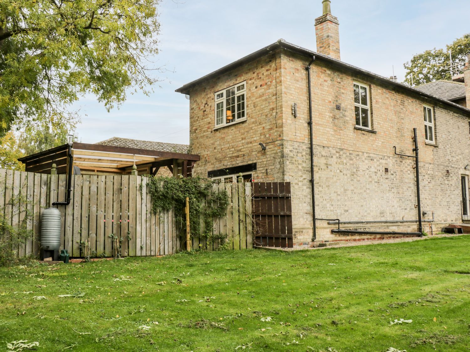 West Wing Apartment, Stamford Bridge