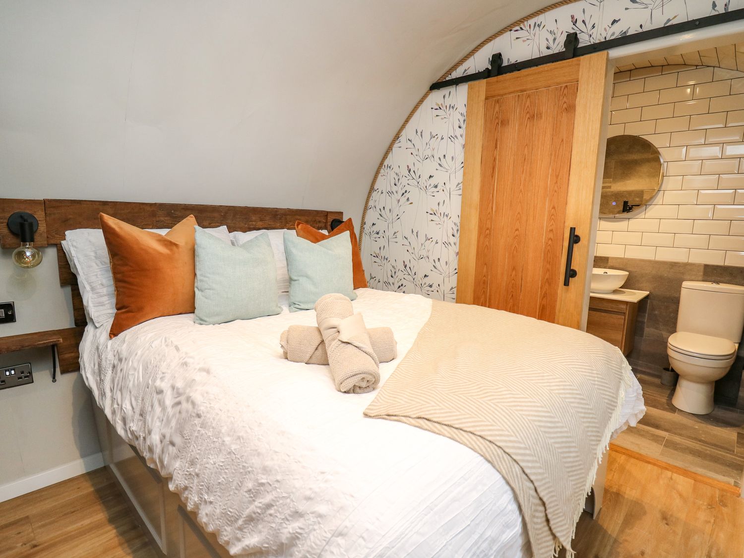 Hobbit Home 2 bed, slps 4 - name TBC, Llanfair Caereinion