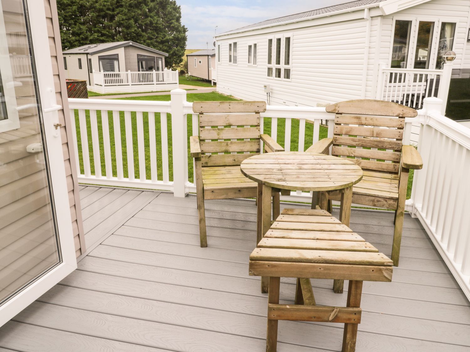 Decking area with furniture Lawlors Retreat at Cayton Bay Holiday Park ( Ref 1091779 ) Book Cayton Bay Accommodation for 6 guests near Scarborough North Yorkshire