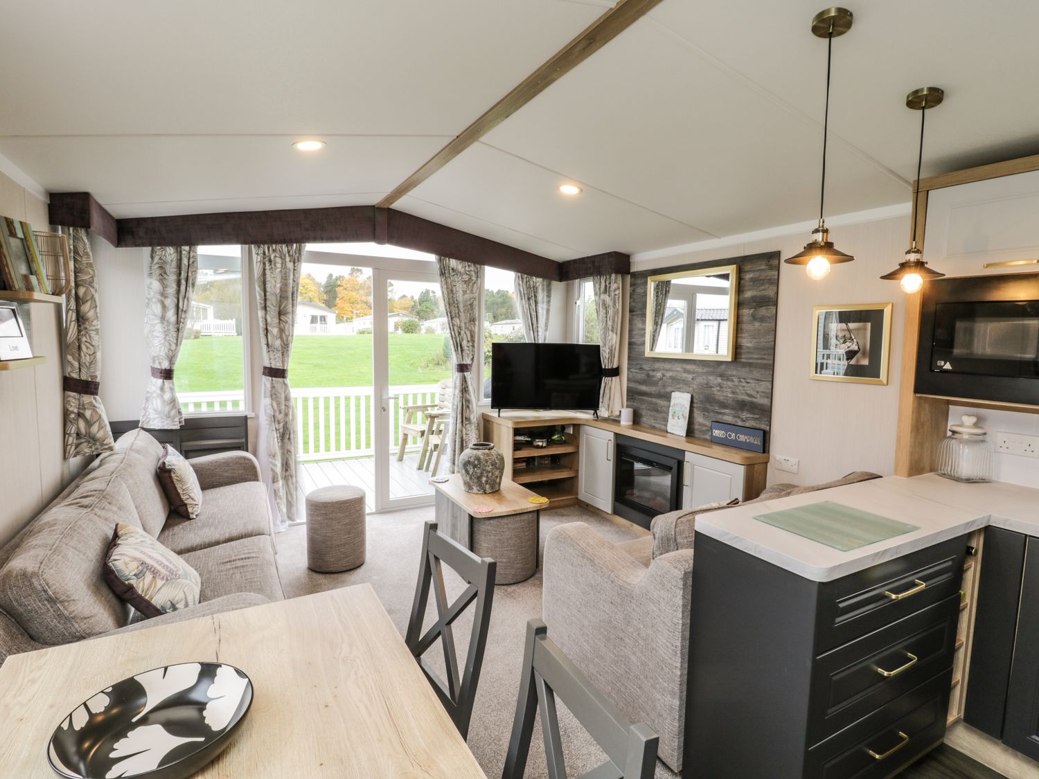 Lawlors Retreat at Cayton Bay Holiday Park ( Ref 1091779 ) Rent Cayton Bay Holiday Lodge near Scarborough North Yorkshire Coast