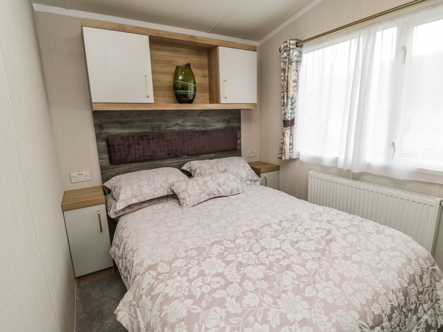 Lawlors Retreat Lodge at Cayton Bay Holiday Park ( Ref 1091779 ) Holiday Lodge rental at Cayton Bay North Yorkshire