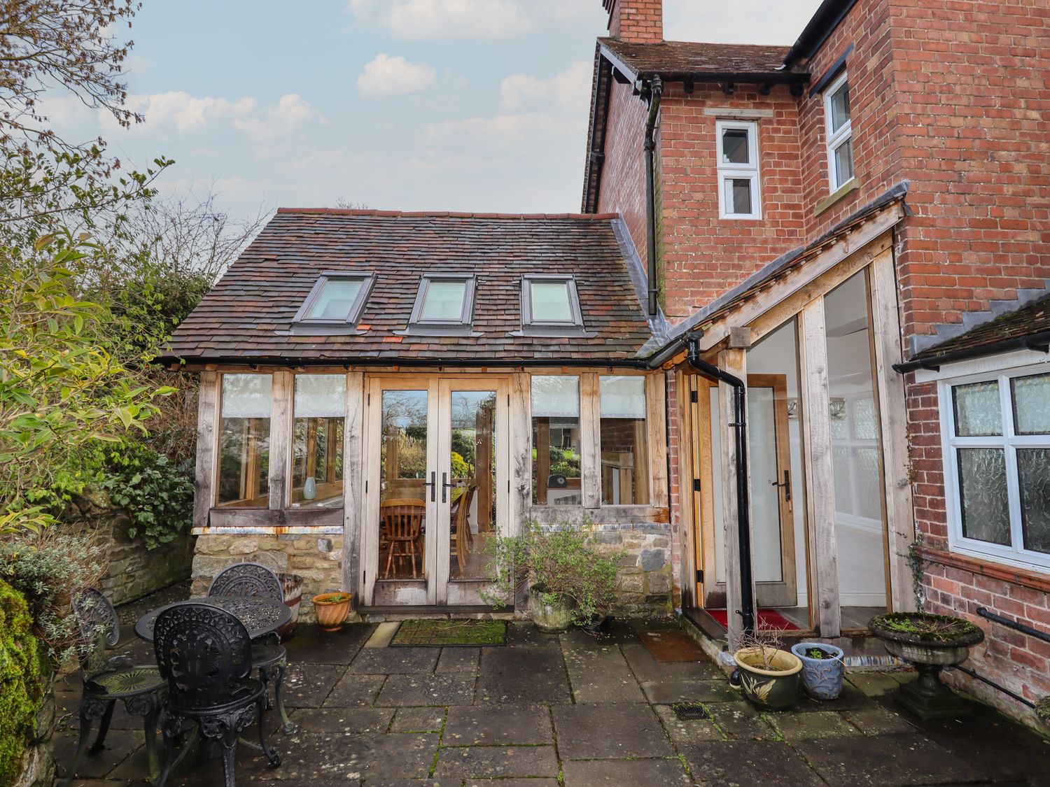 Wayside House, Aston On Clun, Shropshire. In AONB. Near shop and pub. Woodburning stove. Hot tub. TV